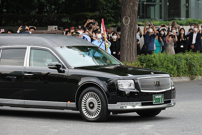 A hearse carrying body of former Prime Minister Shinzo Abe passes the prime minister s official residence after the funeral ceremony July 12, 2022, Tokyo, Japan   A hearse carrying body of former Japanese Prime Minister Shinzo Abe passes prime minister s official residence in Tokyo after the funeral ceremony on Tuesday, July 12, 2022. Abe was shot dead at a stamping tour in western Japan for the Upper House election on July 8.       Photo by Yoshio Tsunoda AFLO 