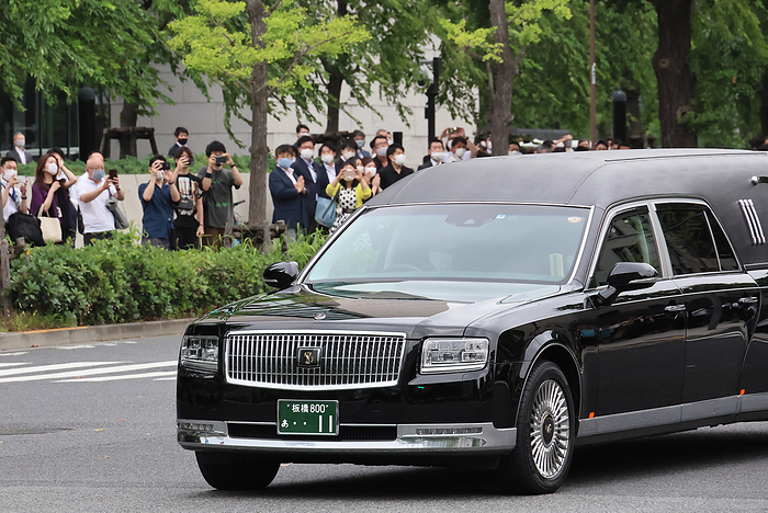 A hearse carrying body of former Prime Minister Shinzo Abe passes the prime minister s official residence after the funeral ceremony July 12, 2022, Tokyo, Japan   A hearse carrying body of former Japanese Prime Minister Shinzo Abe passes prime minister s official residence in Tokyo after the funeral ceremony on Tuesday, July 12, 2022. Abe was shot dead at a stamping tour in western Japan for the Upper House election on July 8.       Photo by Yoshio Tsunoda AFLO 