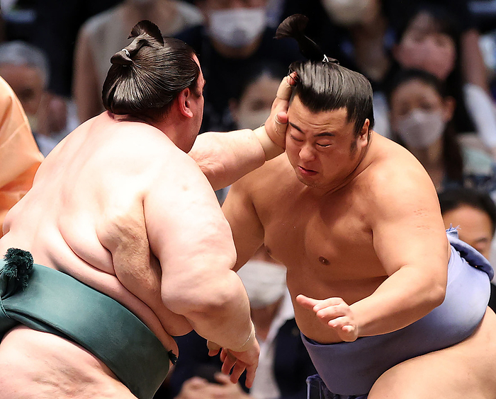 Nagoya Grand Sumo Tournament, Day 5 Shozaru withstands an attack by Hekiyama  left  on Day 5 of the Nagoya Grand Sumo Tournament, July 14, 2022  date 20220714  place Dolphins Arena