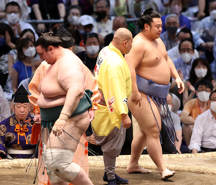 Nagoya Grand Sumo Tournament, Day 5 Shozaru defeats Hekizan  left  with a scoop throw on day 5 of the Nagoya Grand Sumo Tournament, July 14, 2022  date 20220714  place Dolphins Arena