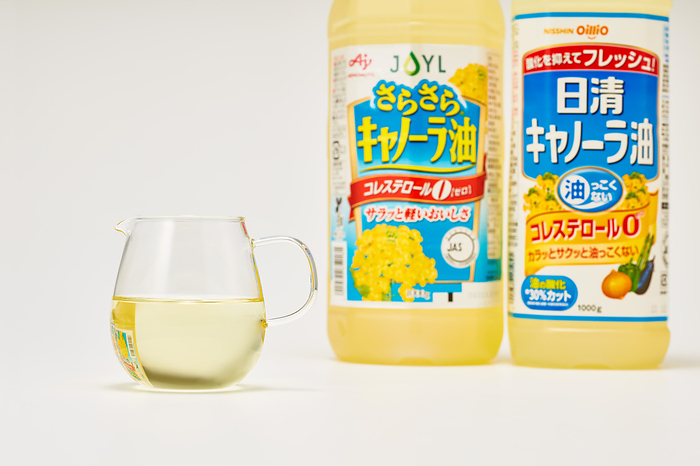 Condiments AJINOMOTO Silky Canola Oil is canola oil of J OIL MILLS, Inc. , and Nisshin Canola Oil is canola oil of The Nisshin OilliO Group, Ltd. in Tokyo, Japan on July 13, 2022.  Photo by Hideki Yoshihara AFLO 