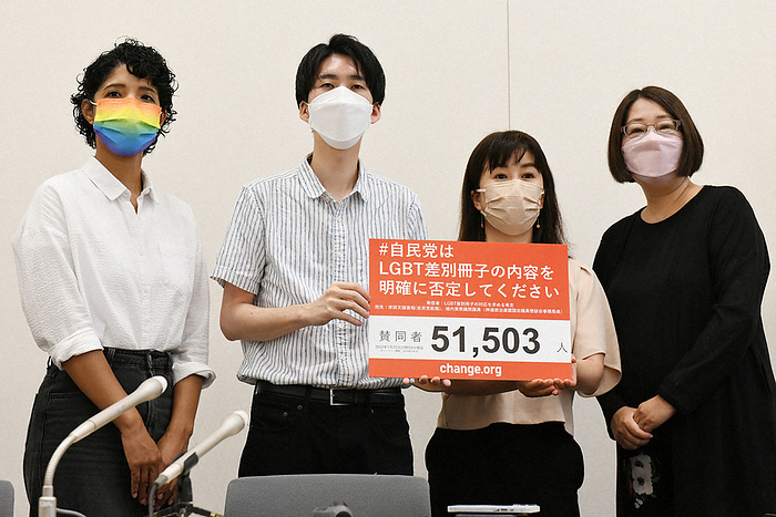 Mr. Munetsugu Matsuoka  second from left  and other volunteer members hold up a panel at a press conference after submitting signatures in response to the distribution of a booklet with discriminatory content regarding sexual minorities at the  Shinto Political League Diet Members Roundtable Meeting  attended by a majority of LDP members. Mr. Munetsugu Matsuoka  second from left  and other volunteer members hold up a panel at a press conference after submitting signatures in response to the distribution of a booklet with discriminatory content regarding sexual minorities at the Diet Members  Roundtable Meeting of the Shinto Political League, in which the majority of LDP members participate, in Chiyoda Ward, Tokyo. July 25, 2022, 0:05 p.m. 2 minutes, photo by Emi Naito