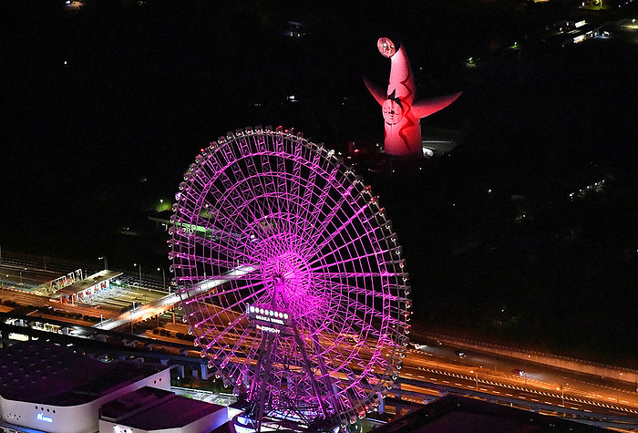 New coronary infection: Spread of infected people in the  7th wave  in Japan. The Tower of the Sun  center left  lit up in red after the  red light  of Osaka Prefecture s own  Osaka Model  standard was turned on due to the spread of the new coronavirus. In the foreground is the Ferris wheel  Red Horse Osaka Wheel  in Suita City, Osaka Prefecture, on the afternoon of July 27, 2022. Photo taken by Takao Kitamura at 8:09 a.m. from the head office helicopter