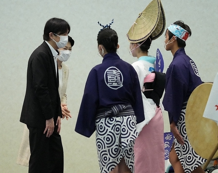 Prince and Princess Akishino interacting with high school students who performed the Awa Odori dance Prince and Princess Akishino interacting with high school students who performed the Awa Odori dance on the afternoon of July 28, 2022 in Tokushima City  Representative   Photo taken 