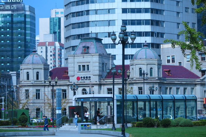 Old architecture surrounding Zhongshan Square in Dalian and the entrance to the underground passageway (Dalian, China: photo taken 2018).