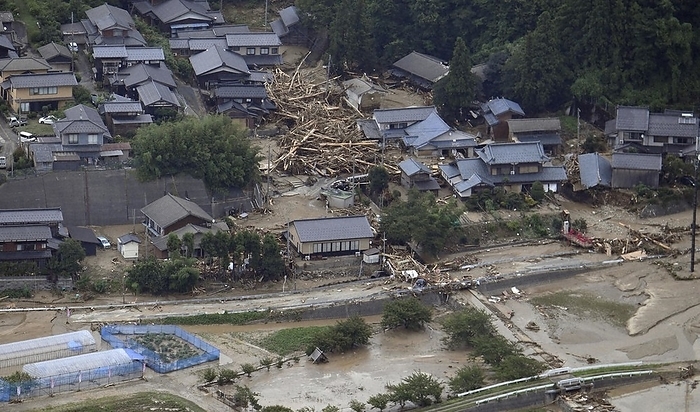 Torrential rain in Tohoku and Hokuriku A site in the Koiwauchi district of Murakami City, Niigata Prefecture, where soil and trees scattered after heavy rainfall on August 4, 2022 at 1:00 p.m. From the  Hope  aircraft at the head office at 1:28 p.m. on August 4, 2022.