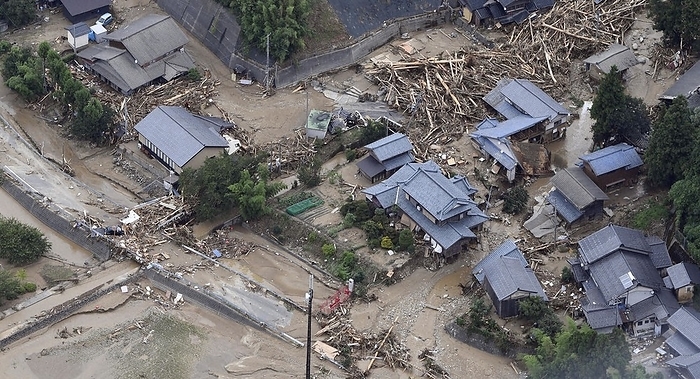 Torrential rain in Tohoku and Hokuriku A site in the Koiwauchi district of Murakami City, Niigata Prefecture, where soil and trees scattered after heavy rainfall on August 4, 2022 at 1:00 p.m. From the  Hope  aircraft at the headquarters at 1:27 p.m. on August 4, 2022.