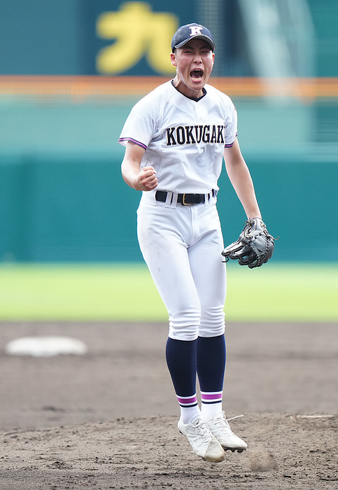 2022 Summer Koshien 1st round 104th National High School Baseball Championship Tournament, 1st day, 1st inning, Nichidai Mishima vs. TochigiTomoya Morinaga raised his arms in the air after striking out Hiromasa Noguchi with the bases loaded and two outs in the top of the 5th inning. August 6, 2002 Date 20220806 Location Koshien Stadium