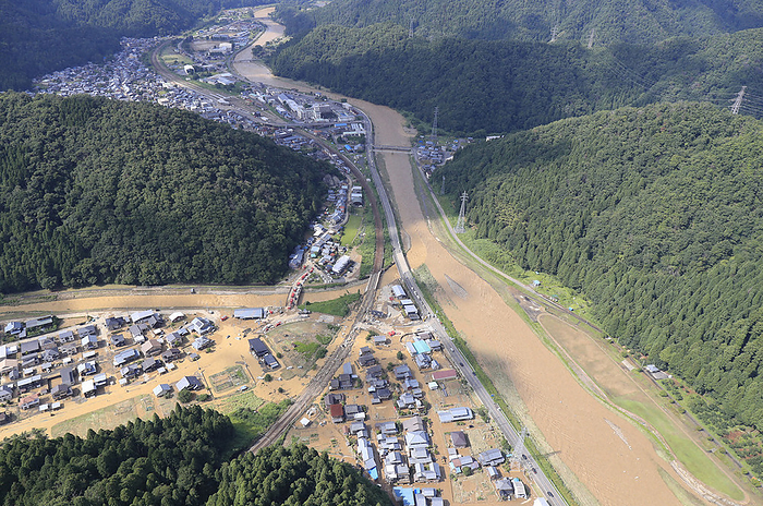 Near the confluence of the Hino River and the Shikahiru River where the river overflowed Near the confluence of the Hino River  right  and the Kagiru River, where the rivers overflowed, in Minami Echizen Town, Fukui Prefecture, at 2 p.m. on August 5, 2022. Photo taken by Masashi Mimura from a helicopter of the head office at 56 minutes.