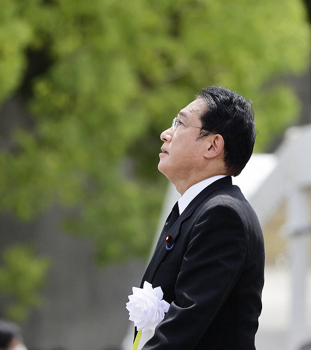 Nagasaki 77th Anniversary of the Atomic Bombing Prime Minister Kishida looks up to the sky at the Nagasaki Peace Memorial Ceremony for the victims of the atomic bombing in Nagasaki Peace Park on the morning of August 9, 2022. 11:27 a.m.  Representative photo 