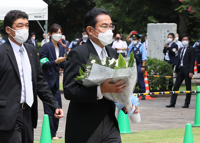 Flowers offered at Chidorigafuchi War Cemetery on the 77th anniversary of the end of the war August 15, 2022, Tokyo, Japan   Japanese Prime Minister Fumio Kishida offers a flower bouquet for war victims at the Chidorigafuchi National Cemetery in Tokyo on Monday, August 15, 2022. Japan marked the 77th anniversary of its surrender of WWII on August 15.      Photo by Yoshio Tsunoda AFLO  