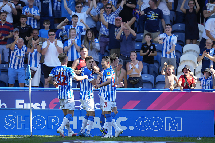 2022 23 England 2nd Division Nakayama scored a goal Sky Bet Championship Huddersfield Town v Stoke City Yuta Nakayama 33 of Huddersfield Town celebrates his goal with team mates infant of the happy Town fans Huddersfield John Smith s Stadium West Yorkshire United Kingdom Copyright: xStevexFlynn NewsxImagesx 