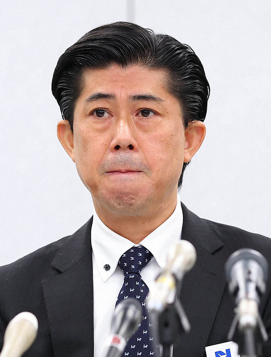 Former Prime Minister Abe dies from gunshot wounds  Nara Prefectural Police Chief announces resignation Tomoaki Onizuka, Nara Prefectural Police Commissioner, holds a press conference after announcing his intention to resign on the afternoon of August 25, 2022 in Nara City. 4:38 p.m., photo by Maiko Umeda