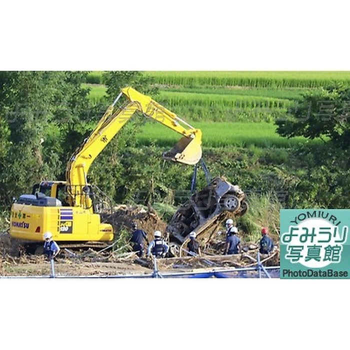 Record breaking rain damage, a car pulled out of the mud and sand by heavy machinery in Iide Town, Yamagata Prefecture. Record breaking heavy rain damage. A car was pulled out of the mud and sand by heavy machinery in Iide Town, Yamagata Prefecture, Japan. The search for two missing people continued on August 6 in Yamagata and Iwate prefectures, which were hit by record breaking rainfall from August 3 to 4. August 7, 2002 morning edition,  Search continues in areas hit by heavy rain: Yamagata, Iwate Car found after falling into river Found.  The article was published in the August 7, 2002 morning edition.
