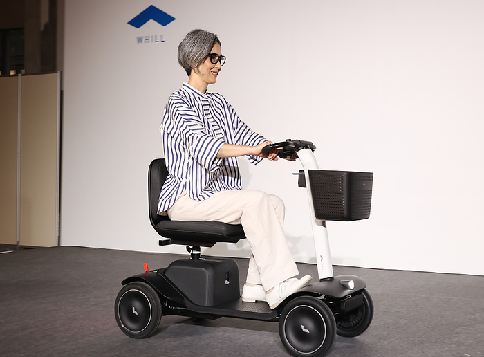 WHILL Model S scooter that can be driven on sidewalks September 13, 2022, Tokyo, Japan   A model demonstrates to drive Japan s personal mobility company Whill s new mobility  Whill model S  for elderly people who return their driver s licenses in Tokyo on Tuesday, September 13, 2022. Whill is expecting to put it on the market end of this year.    Photo by Yoshio Tsunoda AFLO  