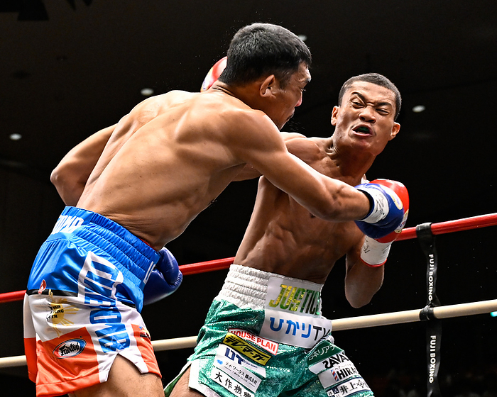 Andy Hiraoka v Alvin Lagumbay Champion Andy Hiraoka  red gloves  of Japan and challnger Alvin Lagumbay  blue gloves  of the Philippines compete durig their WBO Asia Pacific Super Lightweight boxing bout at Korakuen Hall in Tokyo, Japan, September 13, 2022.  Photo by Hiroaki Finito Yamaguchi AFLO 