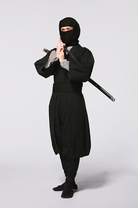 ninja (persons in feudal Japan who used ninja weapons, assassins, etc.)