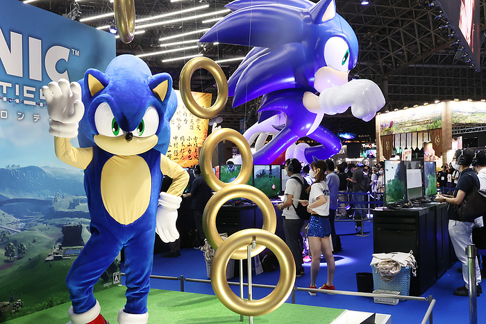 Tokyo Game Show 2022 September 16, 2022, Chiba, Japan   Video game character Sonic the Hedgehog poses while people play video games at the annual Tokyo Game Show in Chiba, suburban Tokyo on Friday, September 16, 2022. Some 600 Japanese and foreign companies from 37 countries exhibited their latest products at a four day video game convention.    Photo by Yoshio Tsunoda AFLO  