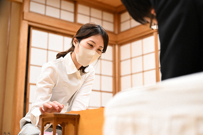 The 2nd round of the professional transfer examination Kana Satomi, Women s Go Kan, looking back on the game after losing to Reo Okabe 4 dan in the second game of the entrance examination, at the Shogi Kaikan in Shibuya ku, Tokyo, 2022. September 22, 5:58 p.m.  Representative photo 