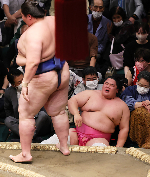 Sumo Tournament, Autumn Tournament, Day 13 Ura  right  loses to Itsunoshiro in a pushdown on day 13 of the Ozumo Autumn Tournament, September 23, 2022 date 20220923 place Ryogoku Kokugikan