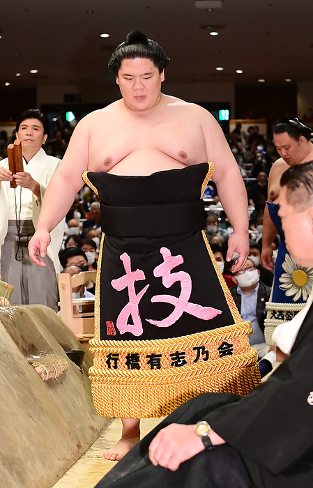 Sumo Tournament, Autumn Tournament, Day 7 Ura making his makuuchi ring entering ceremony on the seventh day of the Grand Sumo Tournament, September 17, 2022  Date 20220917  Photo location Ryogoku Kokugikan, Tokyo