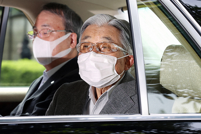 The Emperor enters the University of Tokyo Hospital for cataract and glaucoma surgery. The Emperor of Japan enters the University of Tokyo Hospital for cataract and glaucoma surgery in Bunkyo Ward, Tokyo, September 2, 2022. Photo by Yohei Koide at 9:29 a.m. on September 5, 2022.