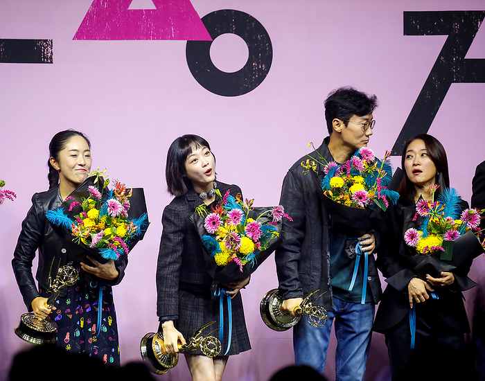 Press conference celebrating six Emmy titles of  Squid Game  in Seoul  L R  Chae Kyoung Sun, Lee Yoo Mi, Hwang Dong Hyuk and Kim Ji Yeon, Sep 16, 2022 : Production designer Chae Kyoung Sun of  Squid Game , a winner of the Emmy award for the best production design for a narrative contemporary program, actress Lee Yoo Mi, a winner of the Emmy award for outstanding guest actress in a drama series, director Hwang Dong Hyuk and a CEO of Cyron Pictures and producer of  Squid Game  Kim Ji Yeon, react after they kept lifting trophies for several minutes to pose for photographers at a press conference held to celebrate the Netflix series  six Emmy wins in Seoul, South Korea. The South Korean survival drama tv series created by Hwang Dong Hyuk for Netflix bagged a total of six Emmy titles including best director for Hwang and best drama series actor for Lee Jung Jae at the 74th edition of the Primetime Emmy Awards. The Netflix original became the first non English TV show ever to win the Emmys that recognize outstanding TV programming for the year in the United States.  Photo by Lee Jae Won AFLO   SOUTH KOREA 