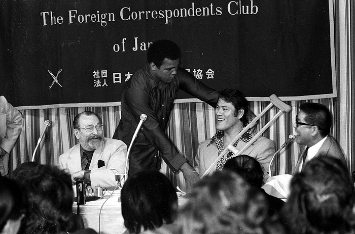 Antonio Inoki,  The Burning Spirit of Fighting,  passed away  June 1976 file photo  Foreign Correspondents  Club press conference Muhammad Ali  center left , who came to Japan for a different kind of martial arts match, approaches Antonio Inoki, who presented him with a pine needle at a press conference at the Foreign Correspondents  Club  June 1976, date unknown Hamad Ali photo date 19760601 photo location Foreign Correspondents  Club