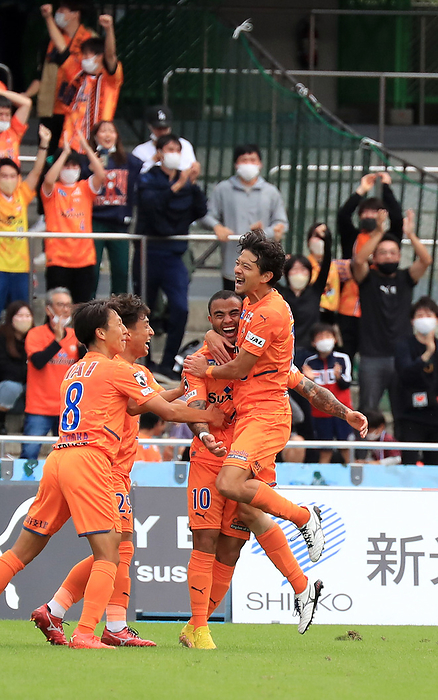 2022 J1 League  Kawasaki F Shimizu Shirasaki  right  and others celebrate as they hug Junio  second from right , who scored a goal in the second half.
