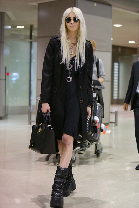 Taylor Momsen, Sep 24, 2012 : Chiba, Japan - U.S. actress, musician and model, Taylor Momsen, arrives at Narita International Airport, Tokyo. (Photo by AFLO)