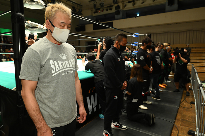2022 Pro Wrestling Noah also mourns Mr. Inoki October 7, 2022 Noah Pro Wrestling Kazushi Sakuraba  left  goes silent at the 10 count bell in memory of Antonio Inoki at Korakuen Hall