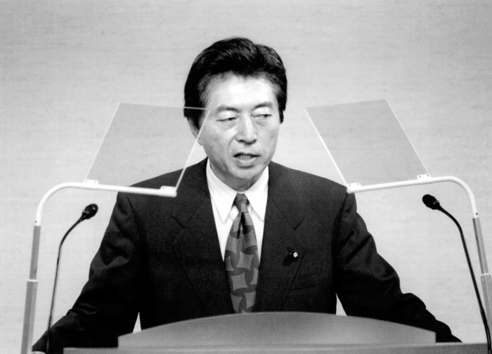 Prime Minister Morihiro Hosokawa  Changing Political and Governmental Landscape: The After effects of Overdue Budget Compilation  1   Press Conference with Prompter Prime Minister Hosokawa holds a pre dawn press conference using a prompter at the Prime Minister s Office on April 14.
