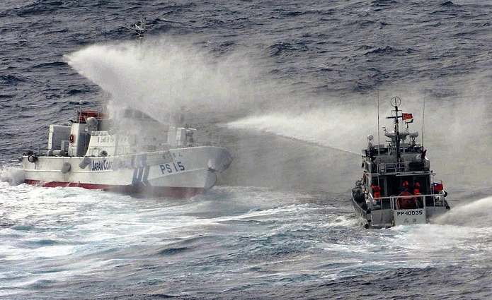  Special Rates Senkaku Islands Issue Taiwanese ship violates territorial waters  A Japan Coast Guard vessel  PS15  and a Taiwanese vessel discharge water into territorial waters 13 kilometers west of Uotsuri Island in the Senkaku Islands  10:03 a.m., March 25, from the main aircraft .