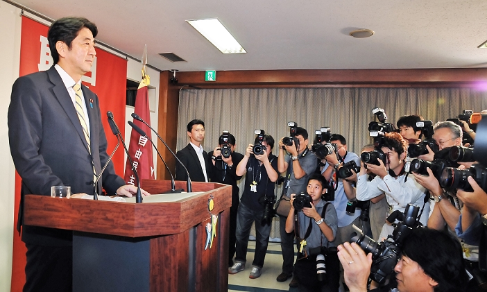 Abe s Press Conference for the Presidency Reclaiming power for a  Stronger Japan September 26, 2012, Tokyo, Japan : Liberal Democratic Party s new president, Shinzo Abe poses for camera during a press conference after presidential election at party head quarters in Tokyo, Japan, on September 26, 2012.  Photo by AFLO  QUB