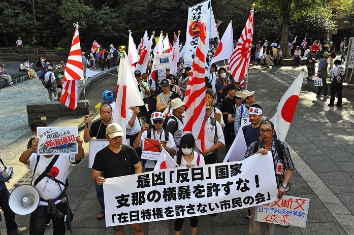Senkaku Islands Issue Anti China demonstration in Tokyo September 29th, 2012 : Tokyo, Japan   Protesters gathered up for an anti China demonstration at Higashi Ikebukuro Chuou Kouen, or North Ikebukuro Central Park, in Toshima, Tokyo, Japan on September 29, 2012. Even though it was the 40th anniversary day of restoration of diplomatic ties between Japan and China, approximately 300 protesters showed up against the country, according to a demonstration authority.  Photo by Koichiro Suzuki AFLO 