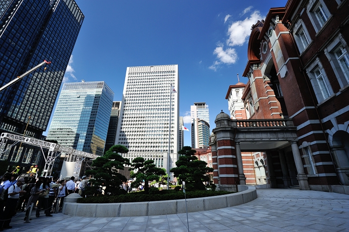Tokyo Station red brick station building opens. Reproduction of the exterior appearance of the station as it was when it was first built October 1, 2012, Tokyo, Japan   The main entrance of the newly refurbished Tokyo Station is seen in Tokyo on Monday, October 1, 2012. Station re opened after completion of a five year restoration project to return the capital s gateway to its original design dating back to 1914.  Photo by Masahiro Tsurugi AFLO   ty .