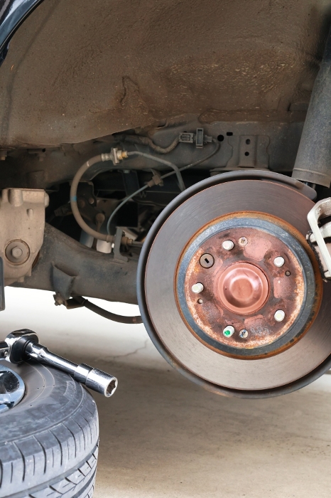 Car tire replacement and maintenance Jacking up Brake disc