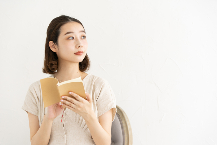 Japanese woman reading a book (People)