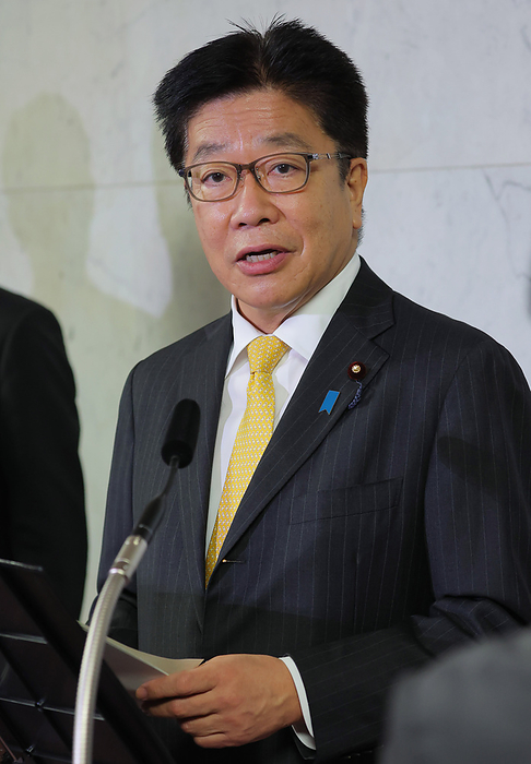 Concerns over simultaneous outbreak of corona influenza Minister of Health, Labor and Welfare Katsunobu Kato calls for action in preparation for a simultaneous outbreak of new coronas and seasonal influenza.