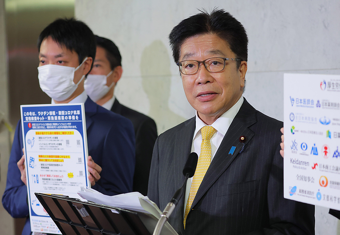 Concerns over simultaneous outbreak of corona influenza Minister of Health, Labor and Welfare Katsunobu Kato calls for action in preparation for a simultaneous outbreak of new coronas and seasonal influenza.