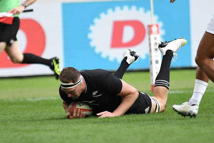 Rugby : Japan vs New Zealand New Zealand s Brodie Retallick scores a try during the rugby test match between Japan and New Zealand at the National Stadium in Tokyo, Japan on October 29, 2022.  Photo by AFLO 