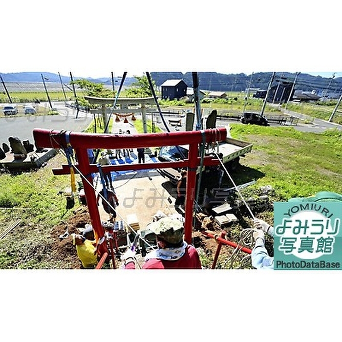 Residents  handmade torii gate built at Katagishi Inari Shrine in tsunami devastated Kamaishi City, Iwate Prefecture. Residents  handmade torii gates built at Katagishi Inari Shrine, which was damaged by the tsunami following the Great East Japan Earthquake. The torii gate at the time of the earthquake was washed away, but the residents built a new torii gate  in 2017, the stone torii gate was rebuilt and the damaged residents  torii gate was once dismantled, but the wooden torii gate was built again by the residents  hands, alongside the stone torii gate, in the momentum to express their wishes for reconstruction. The torii gate was rebuilt in Kamaishi City, Iwate Prefecture, and was featured in the October 8, 2022 evening edition of LENS: Hometown with Torii  torii .