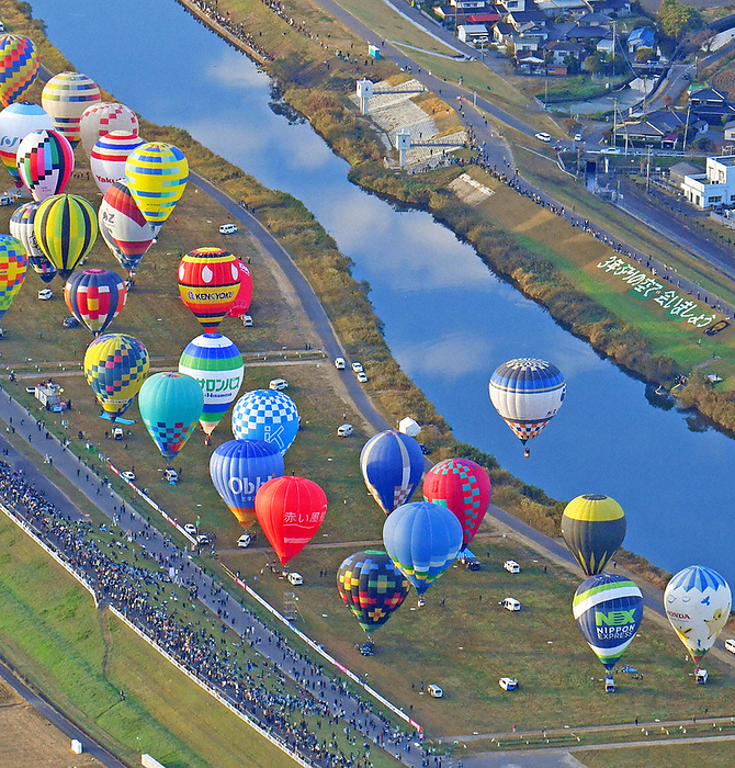 Colorful balloons floating in the air Colorful balloons floating in the sky. The words  See you in the sky after 3 years   right  on the bank of the Kasegawa River will be displayed in Saga City in November 2022. Photo taken by Hisashi Kamiiri from the head office helicopter at 7:14 a.m. on November 2, 2022.