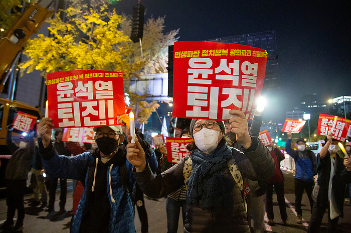 South Koreans demand the resignation of President Yoon Suk Yeol in Seoul Candlelight rally demanding the resignation of President Yoon Suk Yeol and investigation of first lady Kim Keon Hee, October 29, 2022 : South Koreans attend a candlelight vigil demanding the resignation of President Yoon Suk Yeol and investigation of first lady Kim Keon Hee in central Seoul, South Korea. Participants demanded to organize a special prosecution to investigate the alleged implication in a stock price manipulation case by first lady Kim Keon Hee and demanded President Yoon to resign. Signs read,  Yoon Suk Yeol, who ruined the livelihoods of the public, acted political retaliation, ruined the peace of two Koreas and became a pro Japanese quisling, resign   and  Organize a special prosecution to investigate Kim Keon Hee, who manipulated stock price, has listed false careers on her resumes and cheated habitually  .  Photo by Lee Jae Won AFLO   SOUTH KOREA 