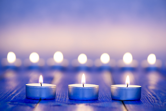Kerzen an Weihnachten candle lights in blue light