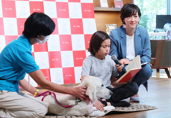 A promotional event of Reading Dogs for children therapy November 10, 2022, Tokyo, Japan   Japanese animal welfare activist Christel Takigawa  R , wife of lawmaker Shinjiro Koizumi demonstrates the  Reading Dogs , reading books to dogs which help children therapy at a promotional event at the Tsutaya book store in Tokyo on Thursday, November 10, 2022.     Photo by Yoshio Tsunoda AFLO 
