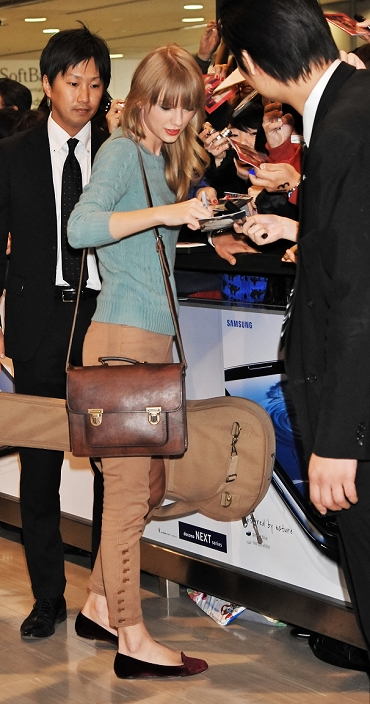 Taylor Swift, Nov 21, 2012 : Tokyo, Japan : Singer Taylor Swift arrives at Narita International Airport in Chiba prefecture, Japan on November 21, 2012.