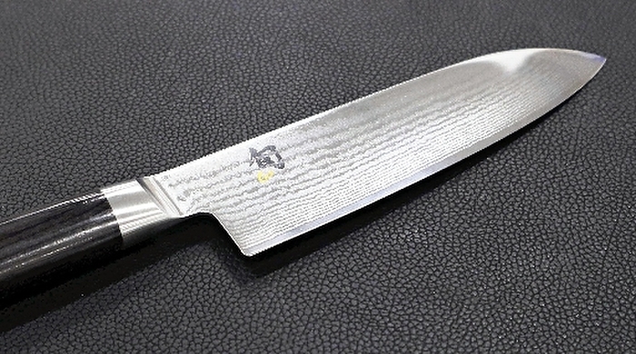  Secret of the hit: Kaijirushi s  Shun Classic Santoku Knife 175 . Shun Classic Santoku Knife 175  by Kaijirushi. The blade has a ripple like pattern. The blade edge is made of thin, hard special steel. The Shun brand of high end kitchen knives by Kaijirushi, which pursues beauty and sharpness, has shipped seven million knives to more than 60 countries around the world. 90  of these knives are sold overseas. The same year, September 19, morning edition  Secrets of a Hit , 2000, published on the high end kitchen knife brand  Shun .