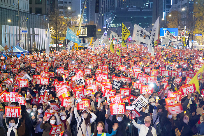 Rally demanding the resignation of South Korean President Yoon Suk Yeol in Seoul People mourn for the victims of the Halloween crowd crush, November 19, 2022 : People participate in a candlelight vigil to mourn for the victims of the Halloween crowd crush in Seoul, South Korea. Participants demanded the resignation of South Korean President Yoon Suk Yeol to take his responsibility for the disaster in Itaewon district where the Halloween crowd crush killed 158 people and injured 196. They also demanded to organize a special prosecution to investigate the alleged implication in a stock price manipulation case by first lady Kim Keon Hee. Signs read,  Yoon Suk Yeol, who ruined the livelihoods of the public, acted political retaliation, ruined the peace of two Koreas and became a pro Japanese quisling, resign  . Organizer of the rally said the total number of ralliers was about 400,000, while the police estimated the crowd at 25,000.  Photo by Lee Jae Won AFLO   SOUTH KOREA 