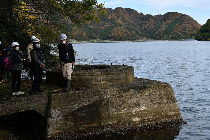 Ruins of the facility where the arriving gasoline was allegedly lifted by crane. The remains of the facility where the crane is said to have lifted the gasoline that arrived at the site, on Snake Island in Maizuru City, November 2, 2022. Photo taken by Toshio Shiota at 0:45 p.m. on November 4, 2022.